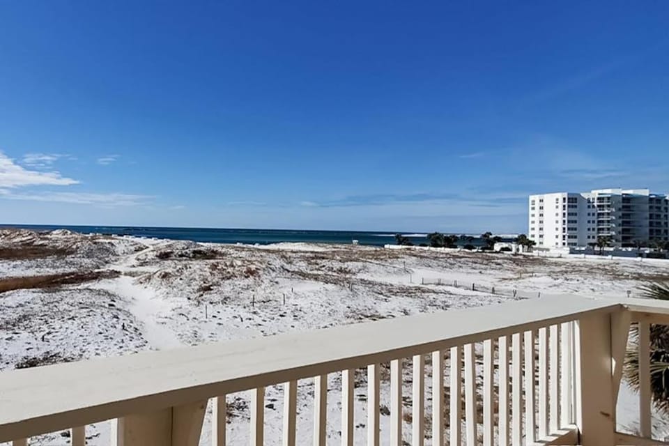 Beachfront Condo gorgeous views beach access & close to everything House in Destin