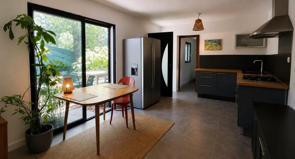 Maison climatisée avec jardin arboré et barbecue House in Villeneuve-lès-Avignon
