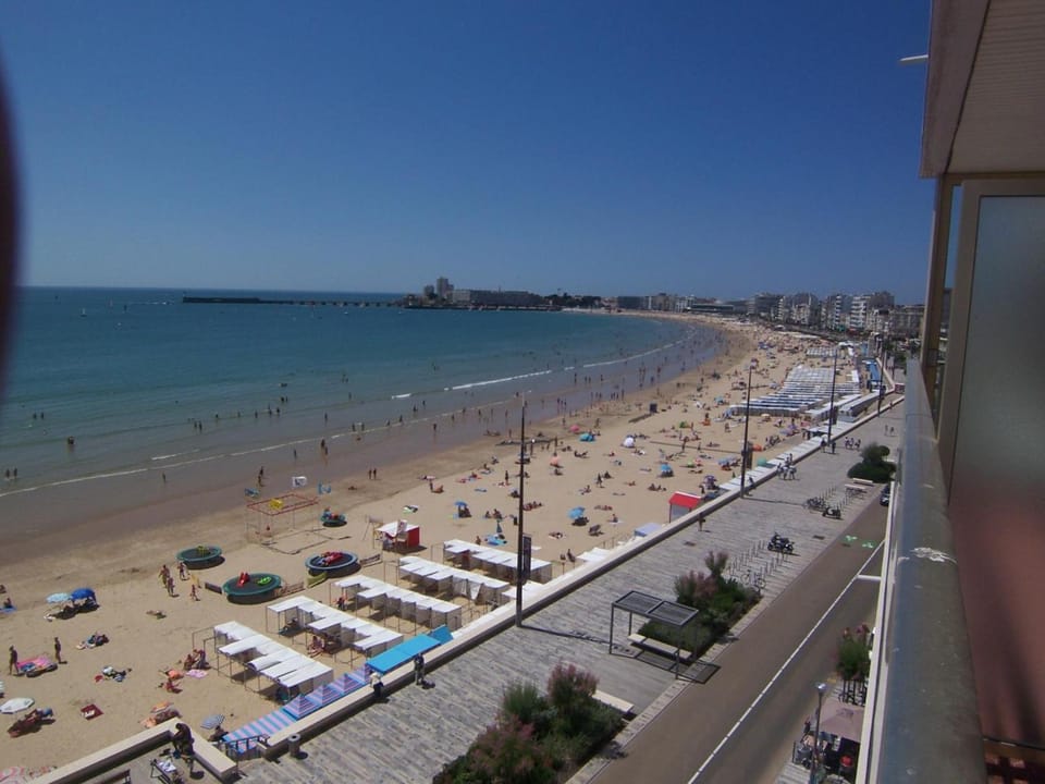 Studio face mer avec balcon, proche commerces et plage - FR-1-197-164 Apartment in Les Sables-d'Olonne