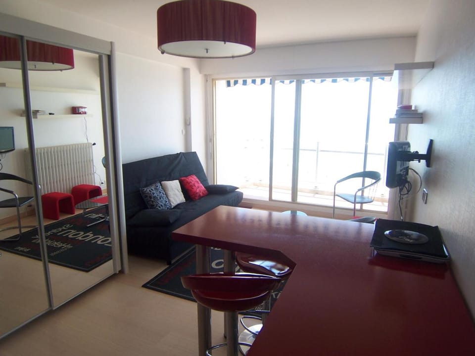 Studio face mer avec balcon, proche commerces et plage - FR-1-197-164 Apartment in Les Sables-d'Olonne