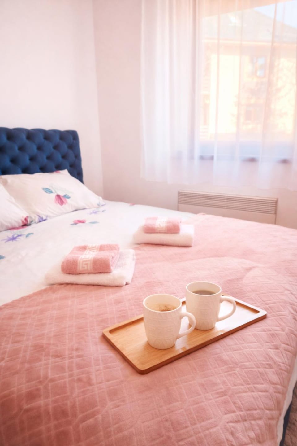 Bed, Bedroom, towels