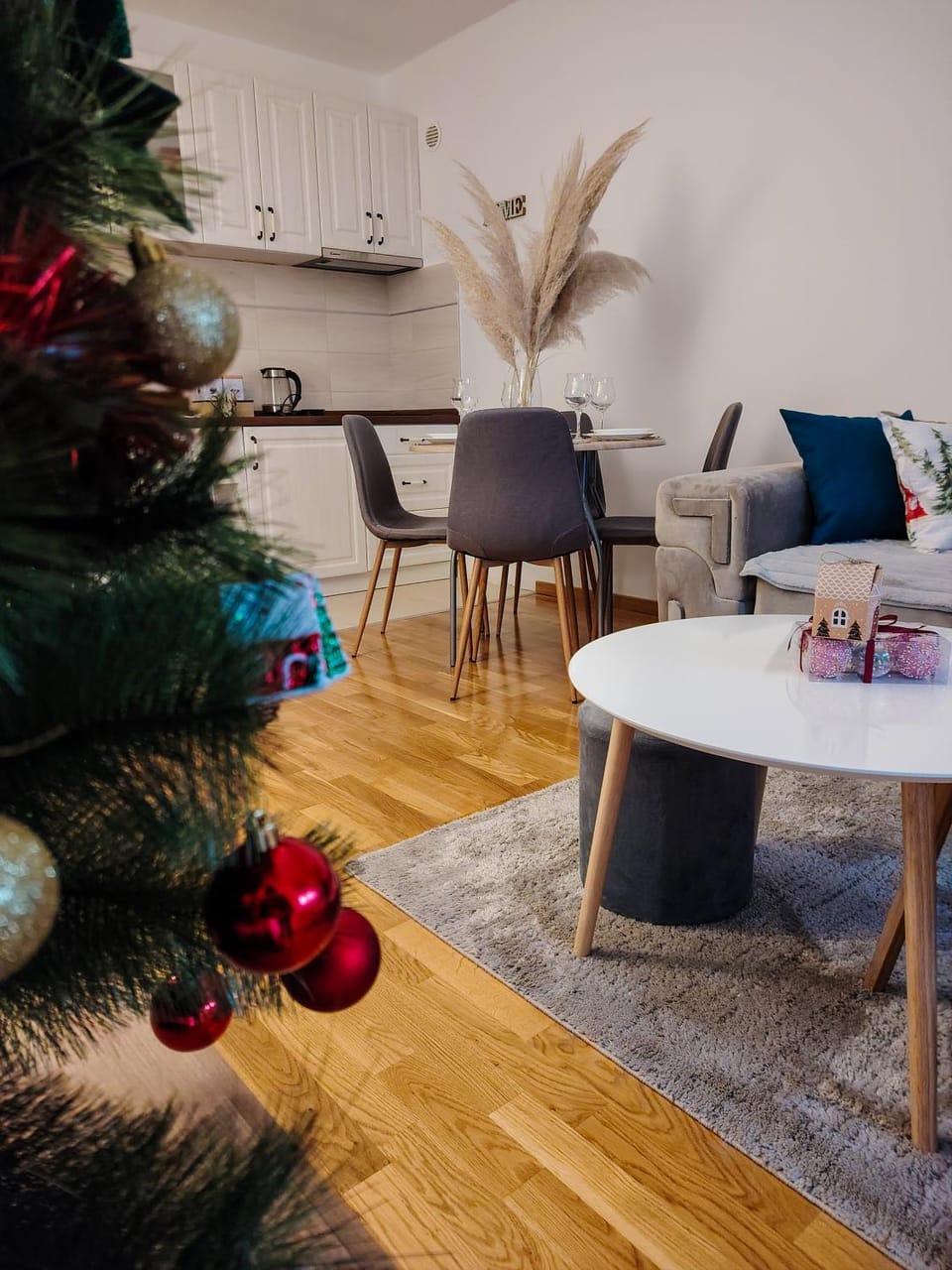 Living room, Dining area