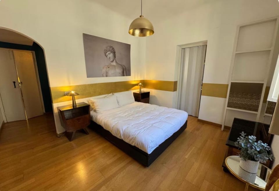 Three Separate Homes In Historic Areas of Rome, Two Next to The Colosseum, One Next to The Vatican, Both Near Metro Stations Apartment in Rome