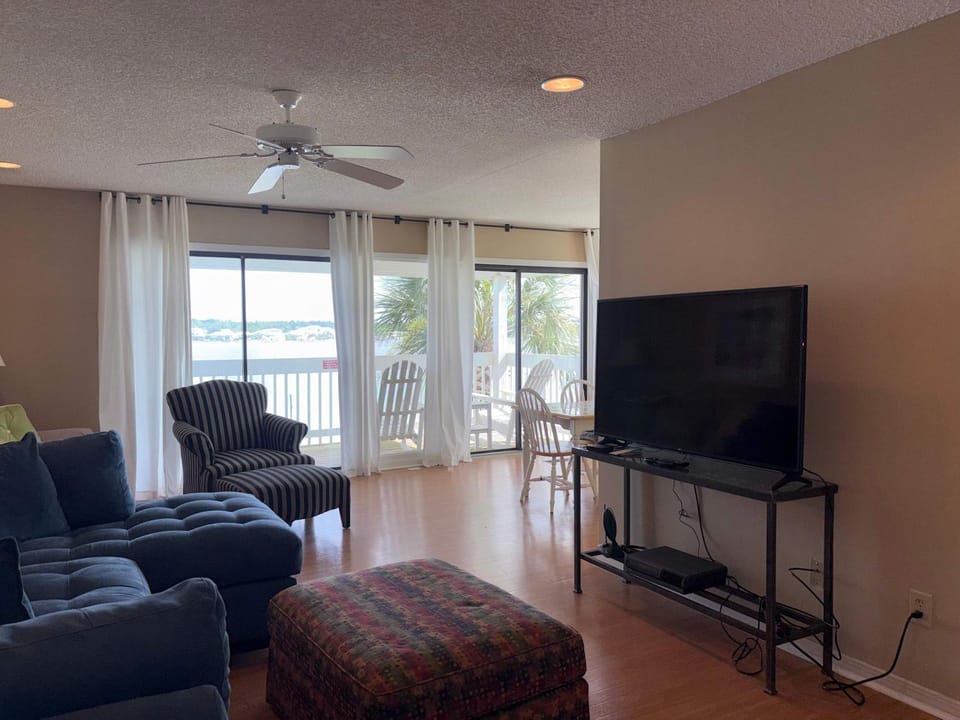 Lagoon Front Paradise with Beach Access House in West Beach