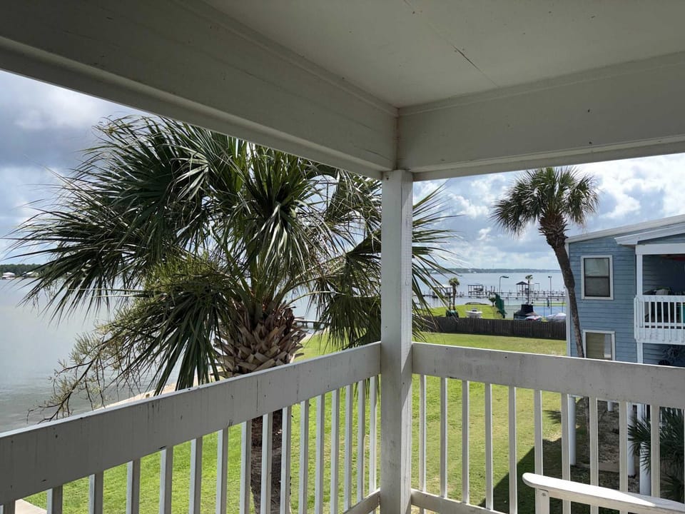 Lagoon Front Paradise with Beach Access House in West Beach