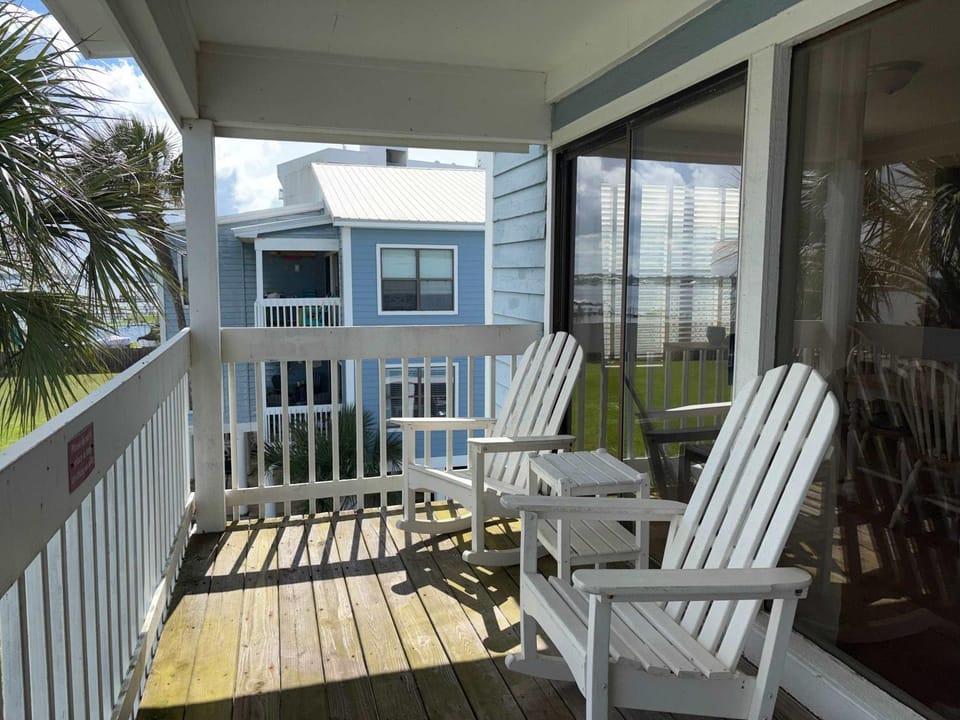 Lagoon Front Paradise with Beach Access House in West Beach