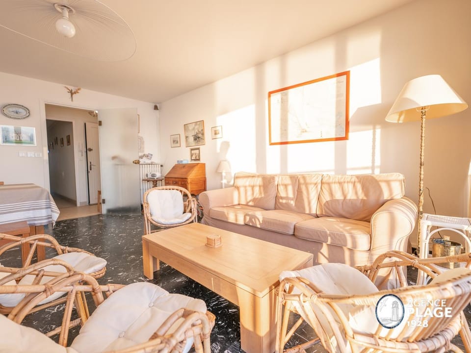 Appartement spacieux face mer avec balcon, proche du centre et commerces - FR-1-197-170 Apartment in Les Sables-d'Olonne
