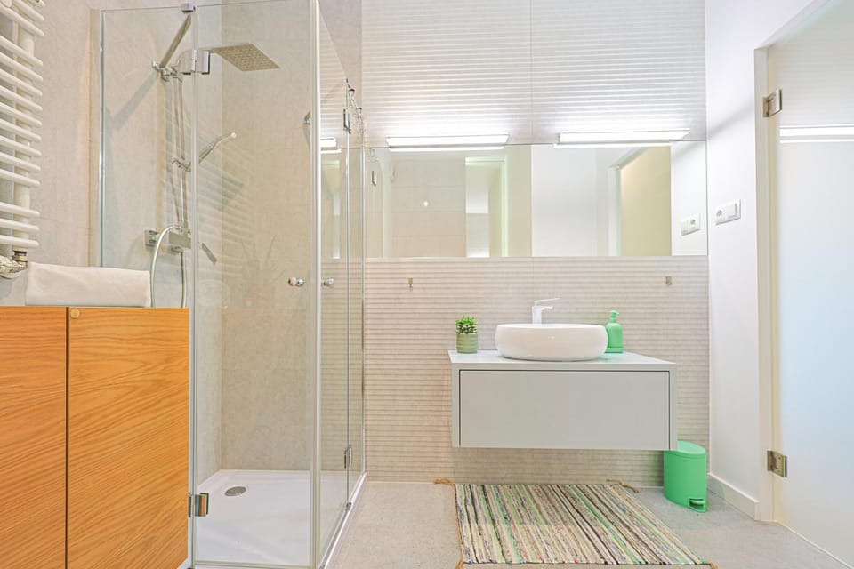 Shower, Bathroom, towels