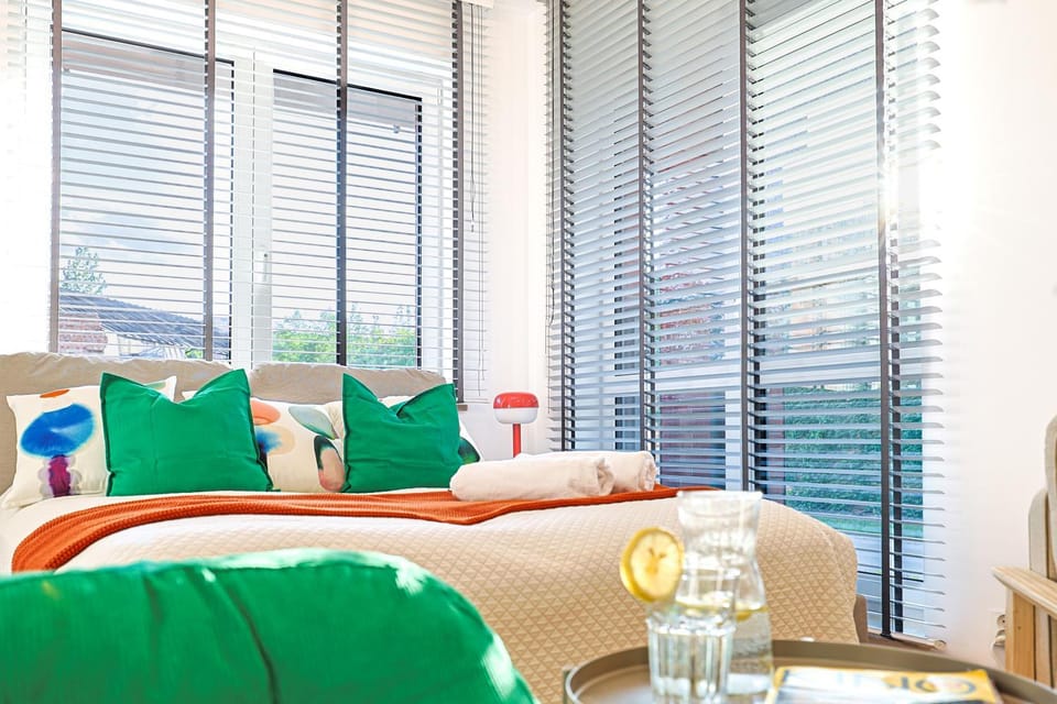 Bed, Photo of the whole room, Seating area, Bedroom