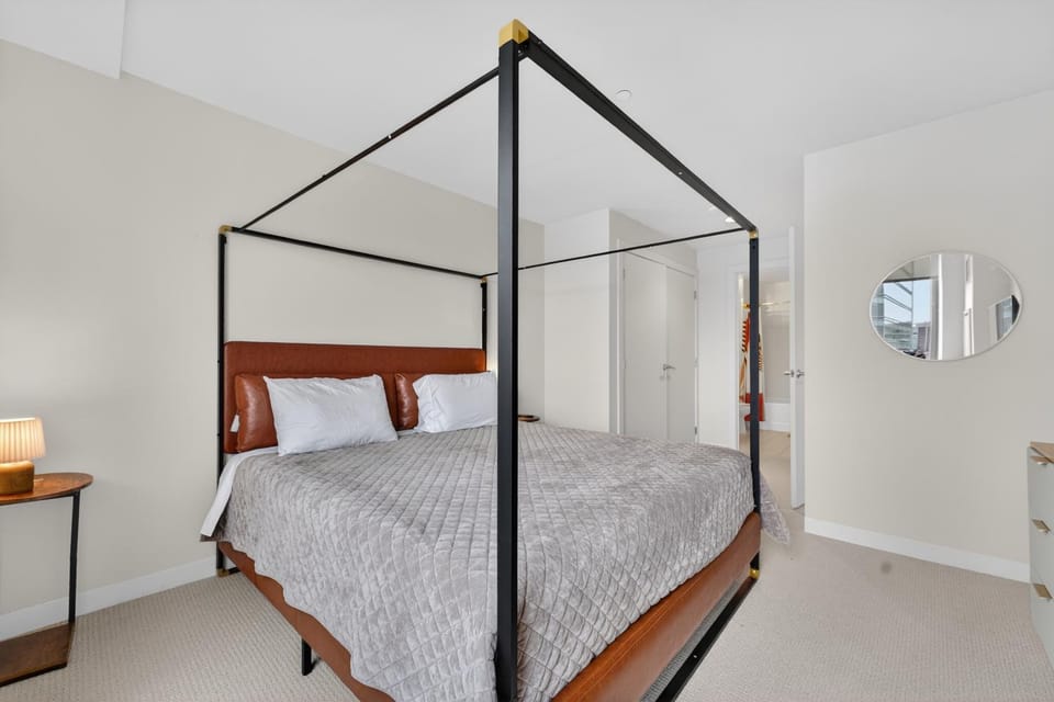2 Bedroom Lux Apartment in Downtown Boston Tower Apartment in South Boston