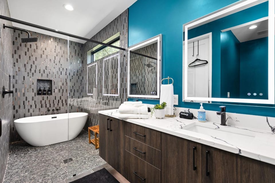 Ultimate Getaway with Cowboy Pool Fire Pit Rooftop House in Austin