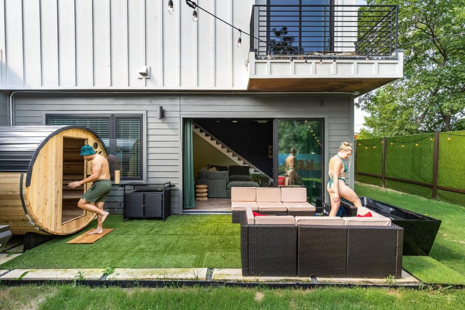 Austin 4BD Oasis with Sauna Cold Plunge Beauty Bar House in Austin