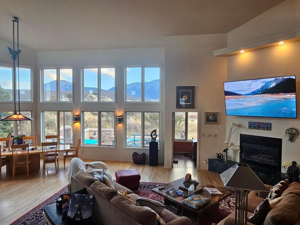 Communal lounge/ TV room, TV and multimedia, Living room, fireplace