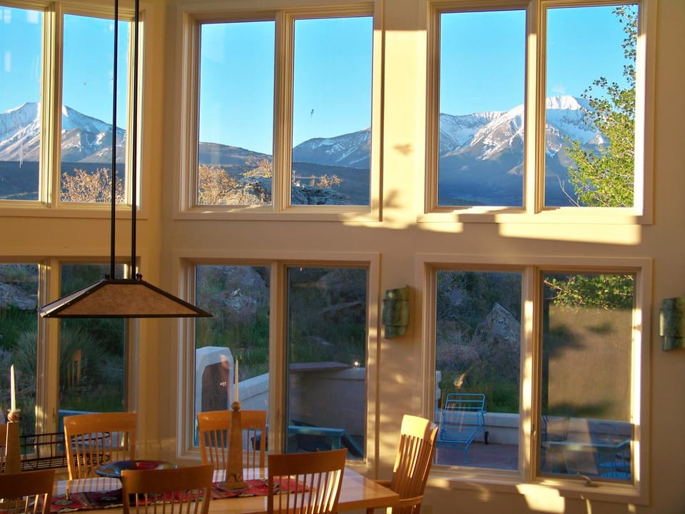 Dining area, Mountain view