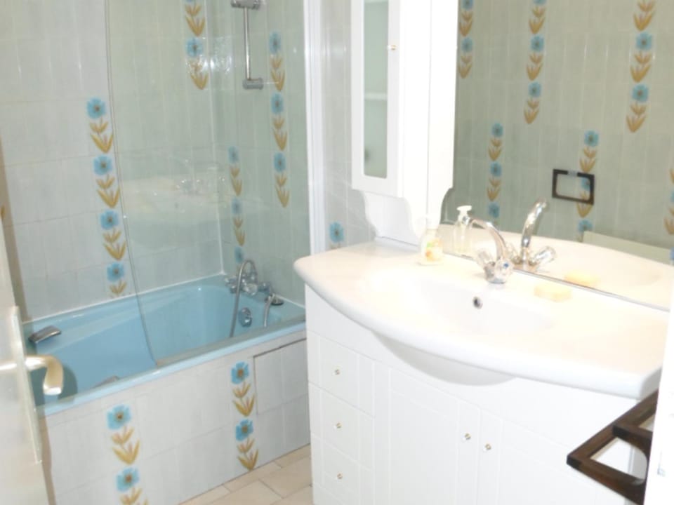 Appartement T3 avec balcon et garage aux Sables-d'Olonne - FR-1-197-185 Apartment in Château-d'Olonne