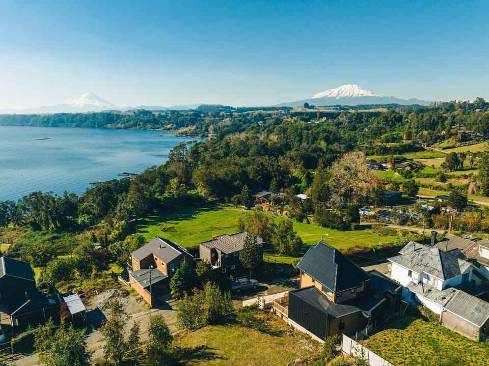 Elegant Home in Playa Hermosa w BBQ House in Los Lagos, Chile