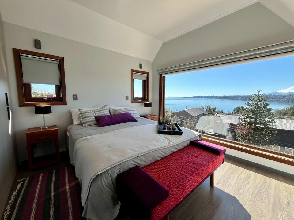 Elegant Home in Playa Hermosa w BBQ House in Los Lagos, Chile