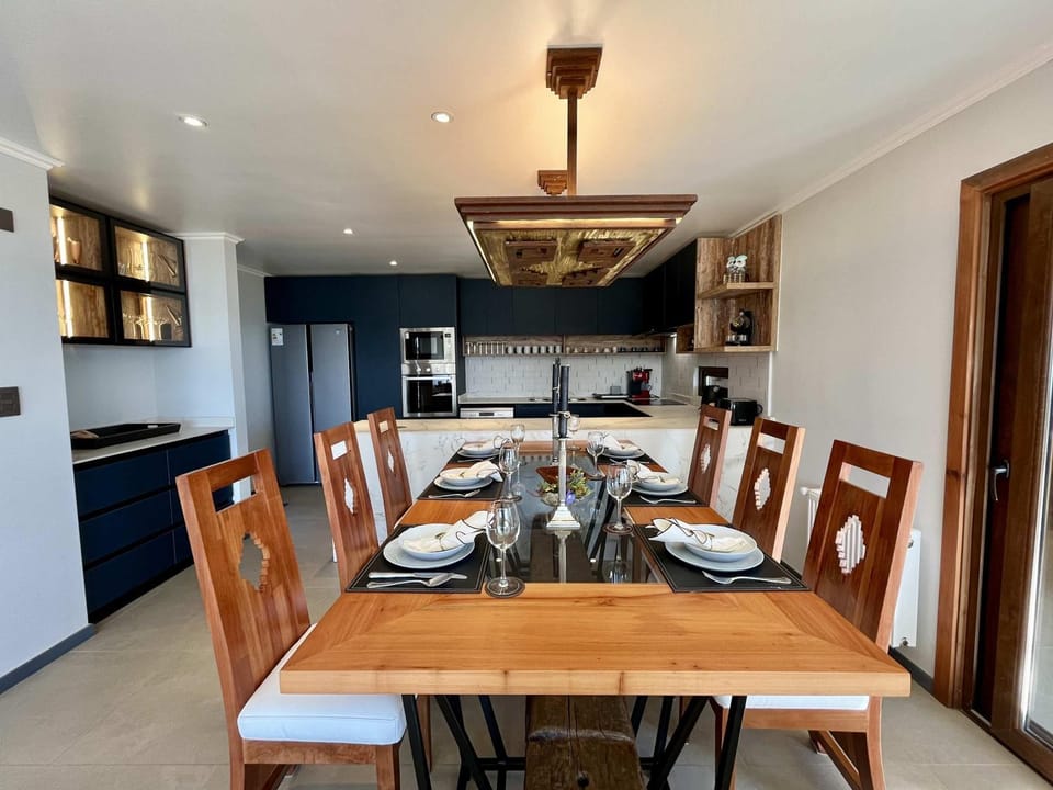 Elegant Home in Playa Hermosa w BBQ House in Los Lagos, Chile