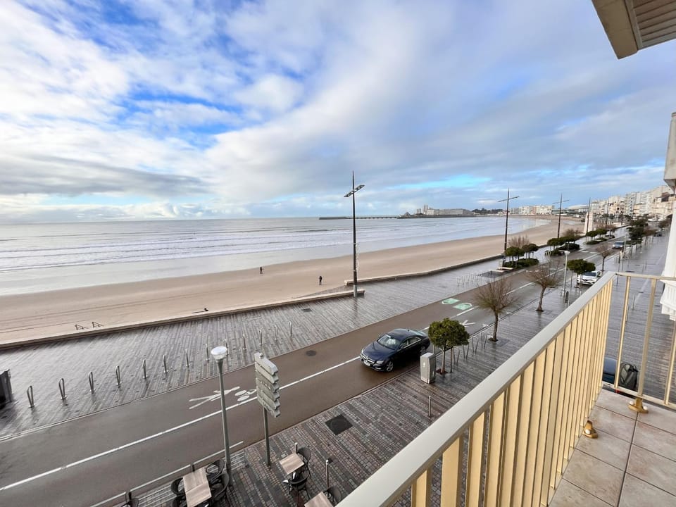 Appartement 4 pièces avec balcon face mer, proche plage et commerces, idéal famillies - FR-1-197-199 Apartment in Les Sables-d'Olonne