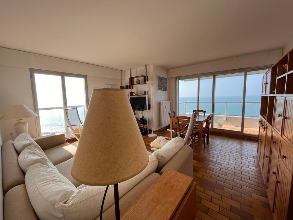 Appartement confortable avec vue sur l'océan, 2 chambres et balcon - FR-1-197-201 Apartment in Les Sables-d'Olonne