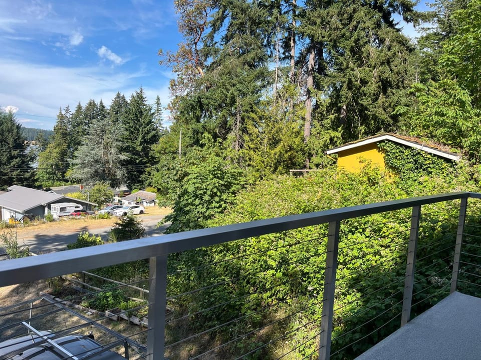 Lantzbnb front view House in Vancouver Island
