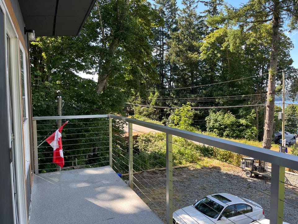 Lantzbnb front view House in Vancouver Island