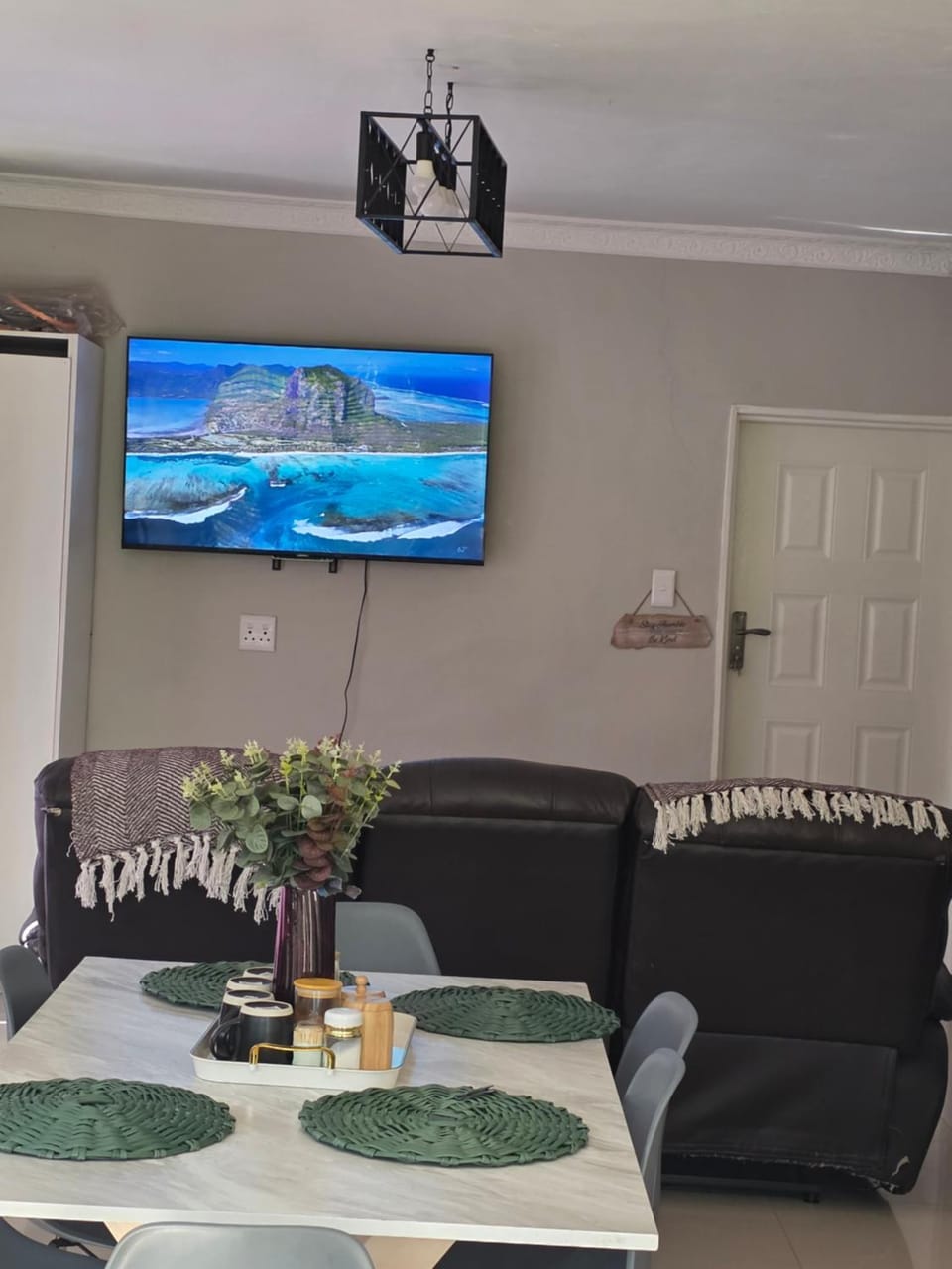 Communal lounge/ TV room, TV and multimedia, Living room, Dining area