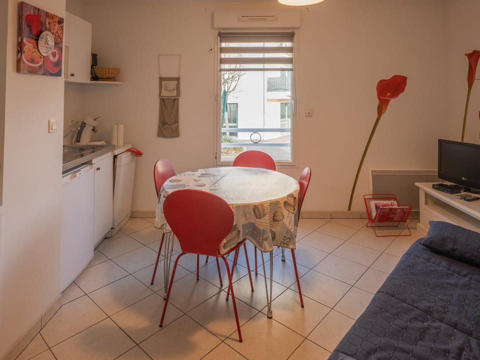 Appartement 2 pièces à 1km de la plage, proche du centre et des commerces - FR-1-197-218 Apartment in Olonne-sur-Mer