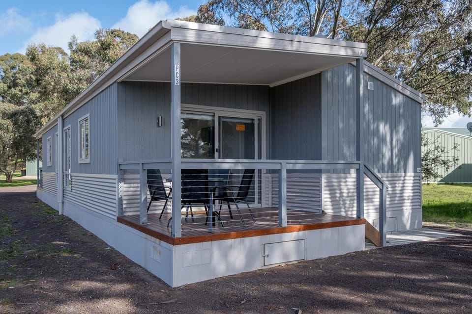 Beaufort Lake Caravan Park Campground/ 
RV Resort in Victoria