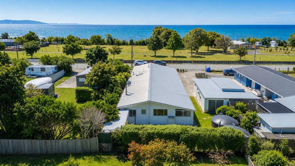 The Bach Nestled across the road from Pohara Beach House in Tasman District, Tasman, New Zealand