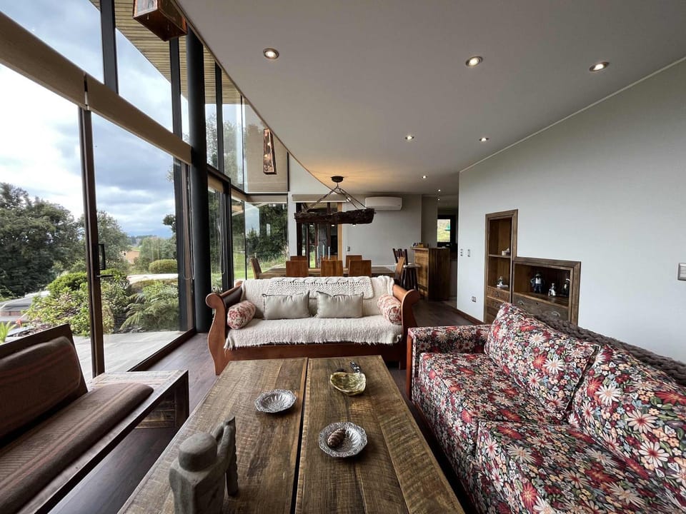 Luxury House with Jacuzzi SummerPool Villarrica House in Los Ríos, Chile
