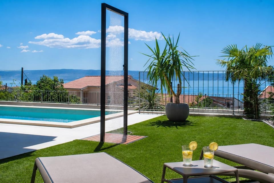 Seaview Villa Morettina, A Coastal Gem Near Split Villa in Podstrana