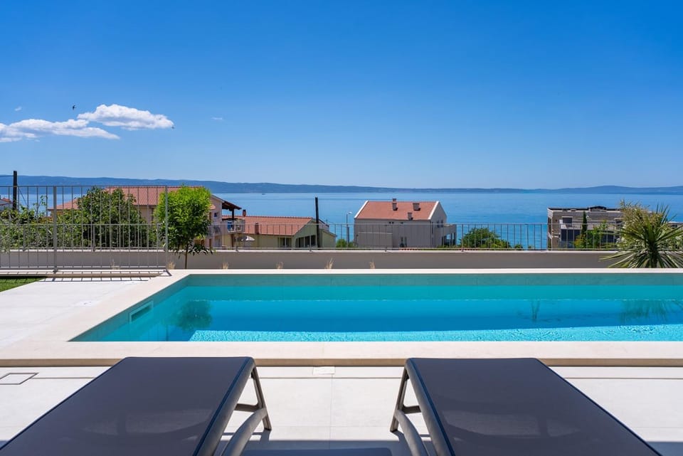 Seaview Villa Morettina, A Coastal Gem Near Split Villa in Podstrana