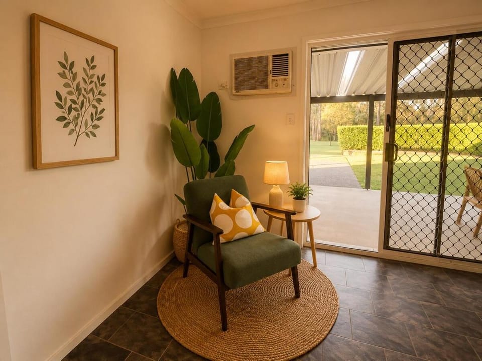Spacious Home with Large Green Space Near Logan Hospital & Golf Resort House in Brisbane