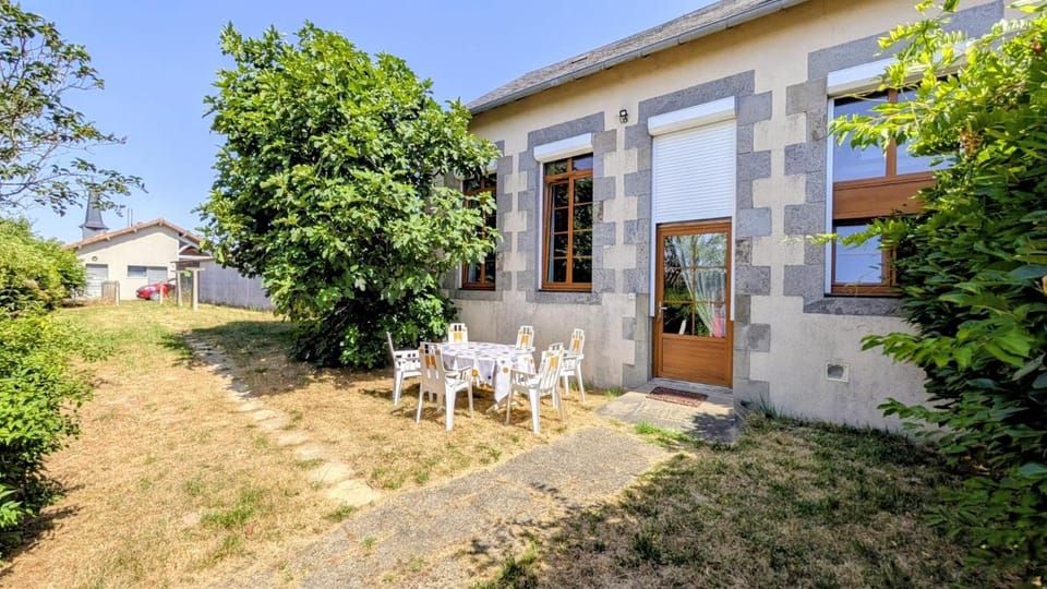 Gîte de l'école House in Nouvelle-Aquitaine