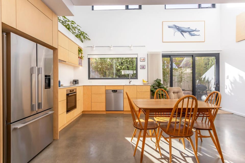Kitchen or kitchenette, Seating area, Dining area