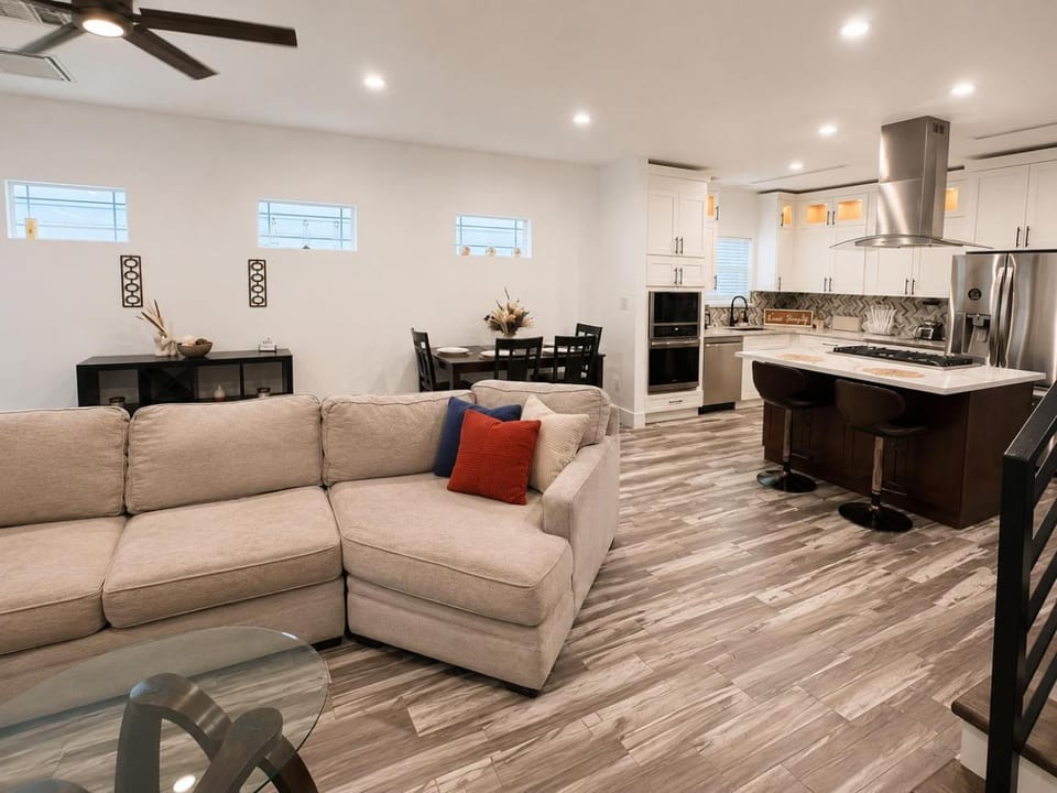 Modern 3BR Home King Suite 10 Min Downtown House in Houston