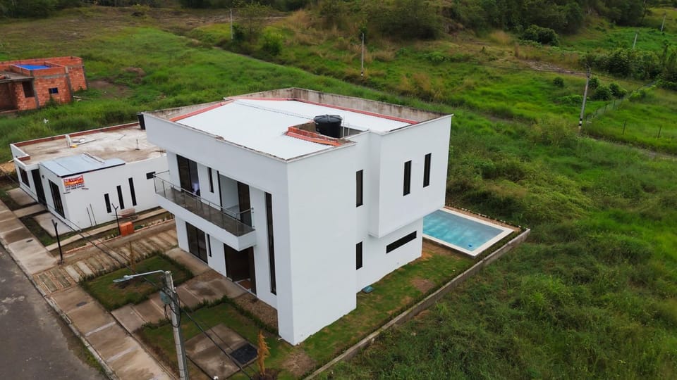 Bird's eye view, Swimming pool
