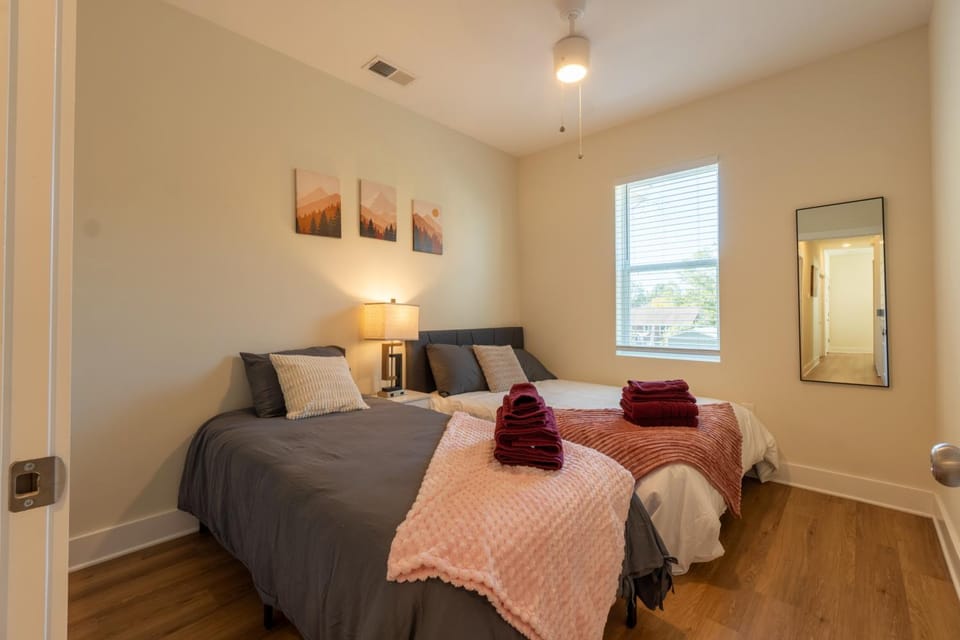 Brand New Downtown Beach Stay,WilmingtonPoolWiFi Apartment in Wilmington