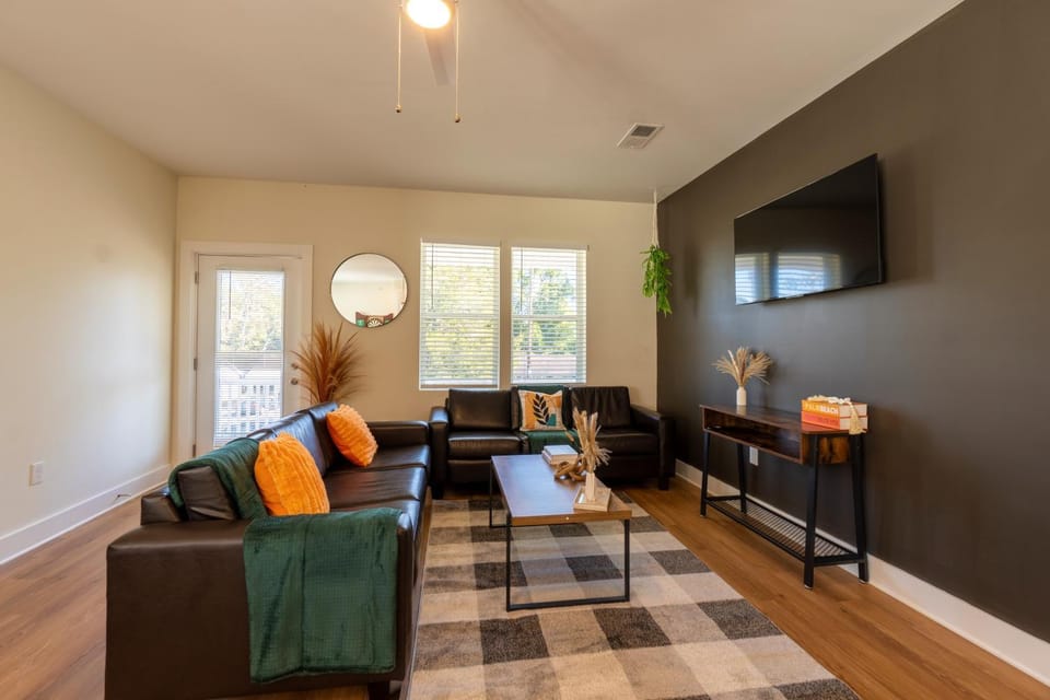 Brand New Downtown Beach Stay,WilmingtonPoolWiFi Apartment in Wilmington