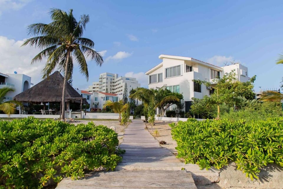 Incredible location in Hotel Zone, beautiful 3b condo Apartment in Cancun