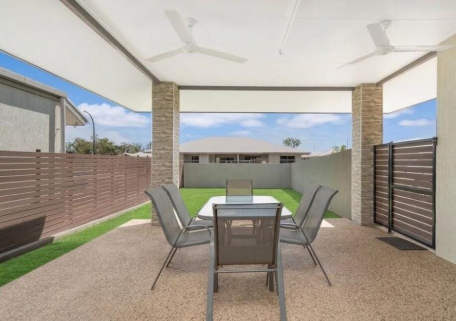 Zen Courtyard - garden - patio - garage House in Darwin