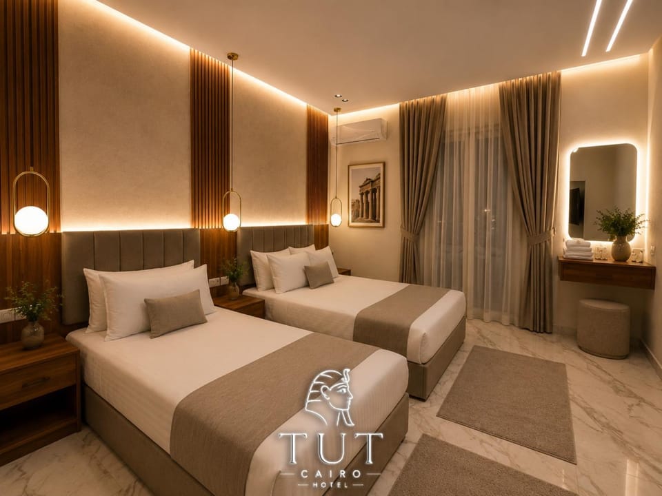 Bed, TV and multimedia, Living room, Photo of the whole room, Seating area, Bedroom