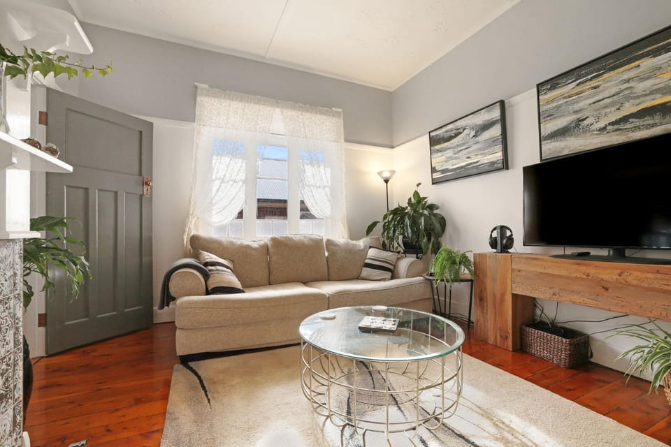 Modern Pet-Friendly Retreat 2BR Tamworth House in Tamworth