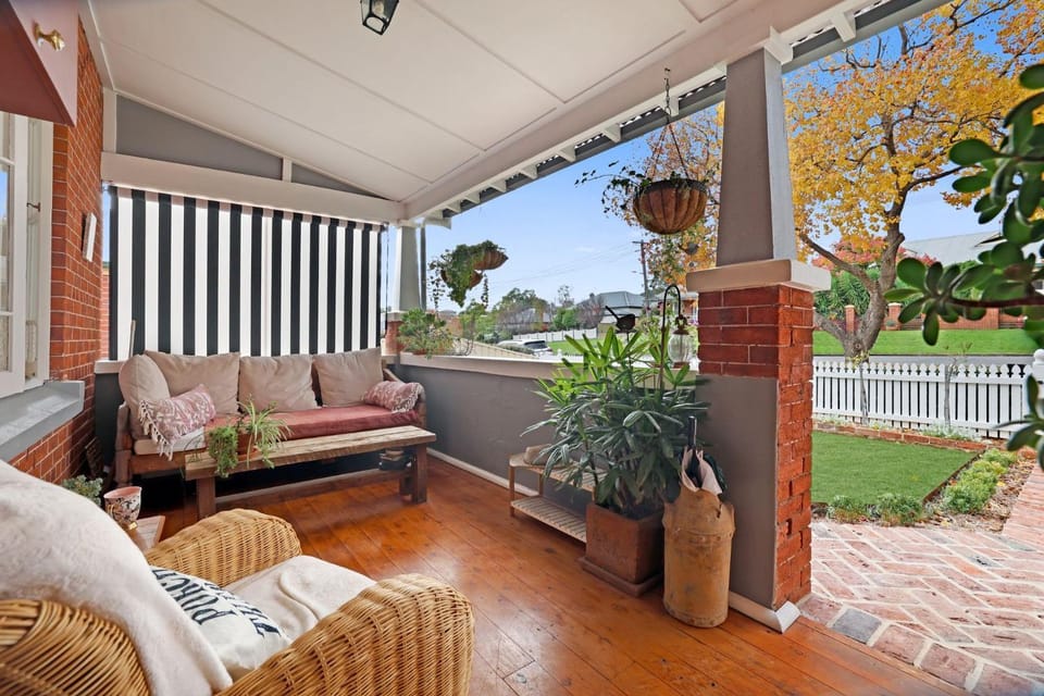 Modern Pet-Friendly Retreat 2BR Tamworth House in Tamworth