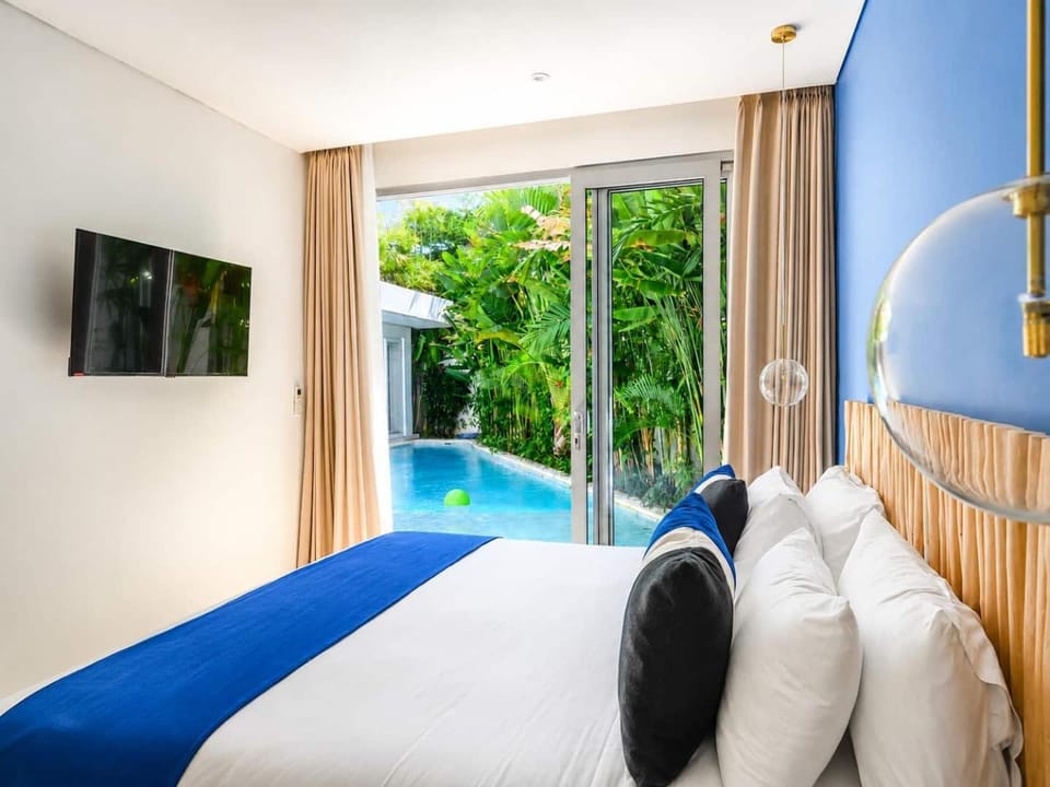 Beachside 6BR Villa Pool Berawa Villa in North Kuta