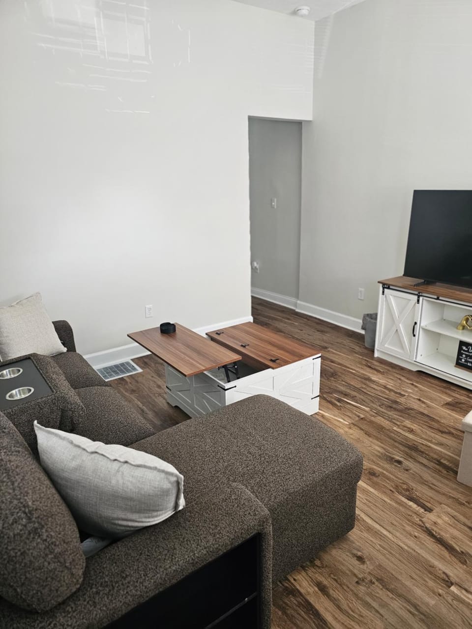 Modern Indianapolis Retreat 3BR 2BA Minutes to Hospitals & Downtown House in Indianapolis