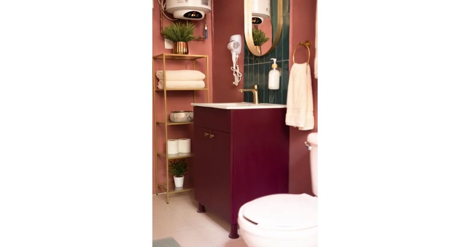 Bathroom, Decorative detail, storage, towels