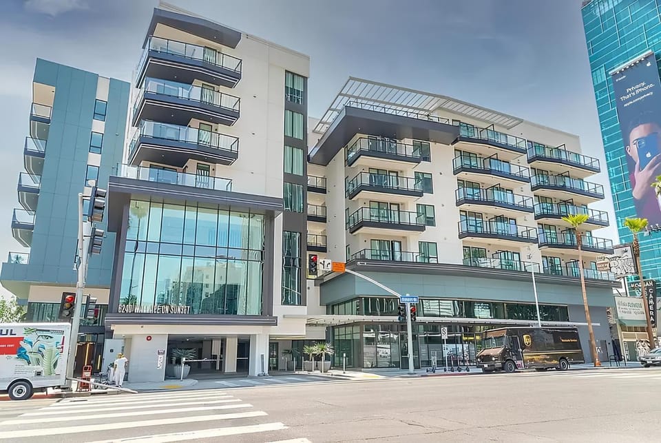 Wallace Luxurious With Hollywood Sign View Apartment hotel in Hollywood