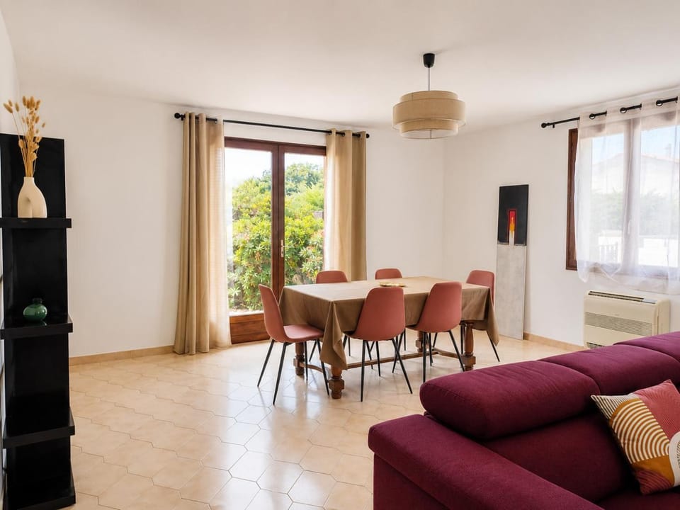 Grande maison familiale avec piscine et jardin Apartment in La Cadière-d'Azur